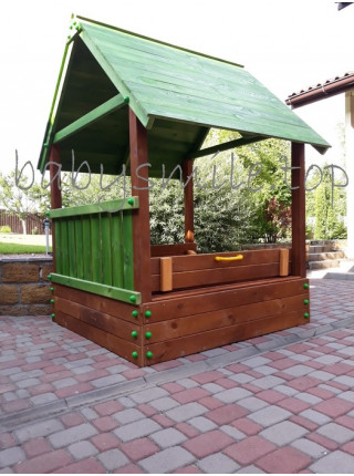 Будиночок-пісочниця з кришкою і лавками